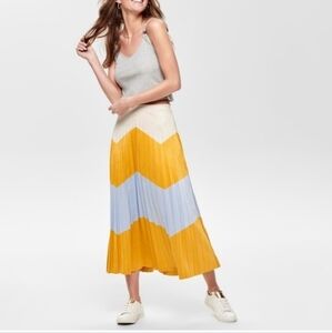 Colorful Chevron Pleated Skirt